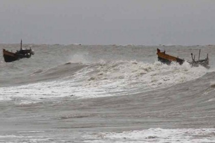উত্তাল সাগরে দু’সপ্তাহ ধরে ইলিশ ধরা বন্ধ, জেলে পরিবারে হাহাকার