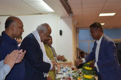 প্যারিসে গণপূর্তমন্ত্রী ইঞ্জিনিয়ার মোশাররফ হোসেনকে সংবর্ধনা
