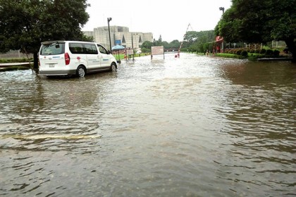 জাতীয় সংসদ ভবন এলাকাও জলমগ্ন