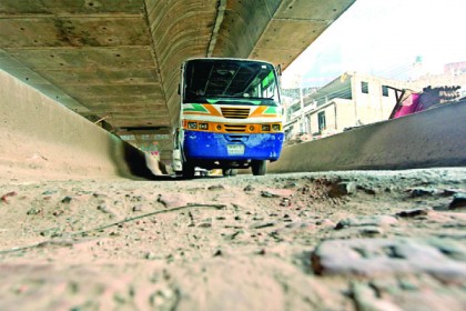 যাত্রাবাড়ী-চিটাগাং রোড বন্ধ 