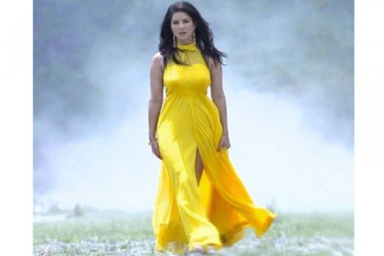 ভূমি'র আইটেম ড্যান্সে সানি লিওন