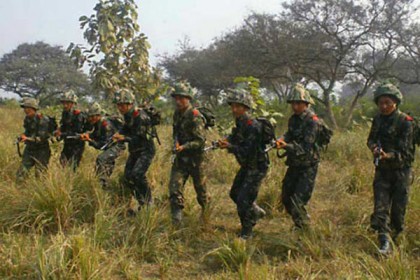 কাশ্মীরে জঙ্গিদের গুলিতে দুই সেনা আহত