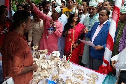চৌদ্দগ্রামে কৃষি মেলার উদ্বোধন করলেন রেলমন্ত্রী
