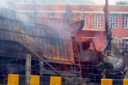 পাকিস্তানে গ্যাস পাইপলাইনের সঙ্গে ভ্যানের সংঘর্ষ, নিহত ১৩