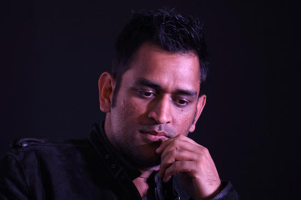 চুক্তিভঙ্গের অভিযোগে আইনি ঝামেলায় ধোনি