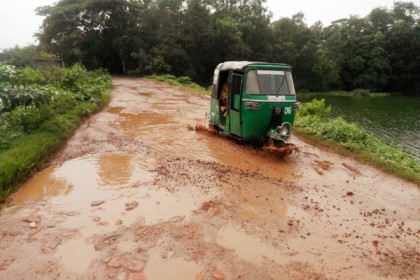 ভালুকা-মেদিলা সড়কের বেহাল দশা, জন দুর্ভোগ চরমে