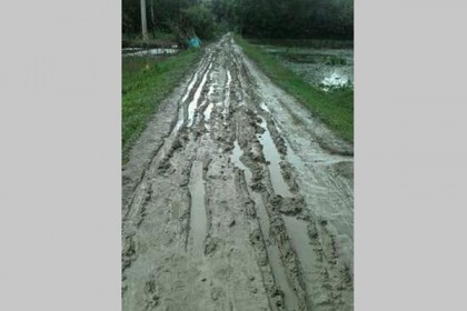 চৌদ্দগ্রামে দুই রাস্তার বেহাল দশা, দুর্ভোগ চরমে