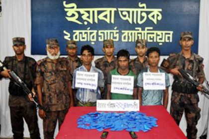 টেকনাফে পৃথক অভিযানে সাড়ে ৩ লাখ ইয়াবা উদ্ধার, আটক ৩