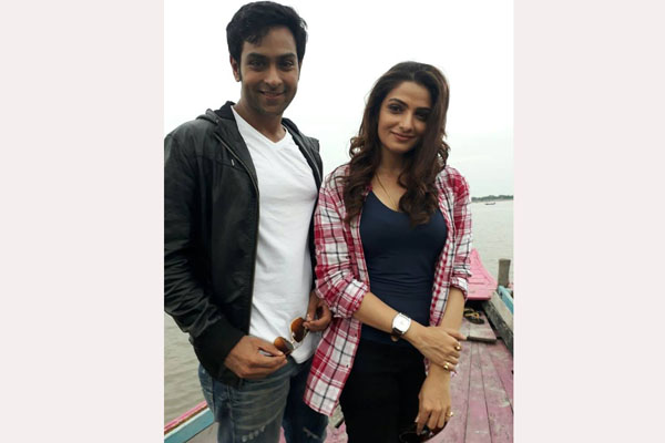 কলকাতায় আমানের জোড়া ব্যস্ততা