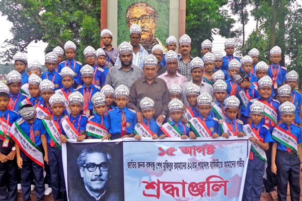 দিনাজপুরে বঙ্গবন্ধুর প্রতিকৃতিতে শ্রদ্ধাঞ্জলি অর্পণ