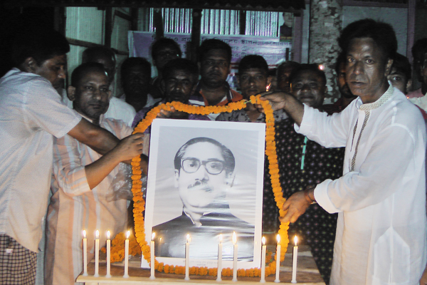 করিমগঞ্জে বঙ্গবন্ধুর প্রতিকৃতিতে পুষ্পমাল্য অর্পণ