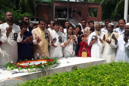জাতির পিতার সমাধীতে বিভিন্ন সংগঠনের শ্রদ্ধা নিবেদন
