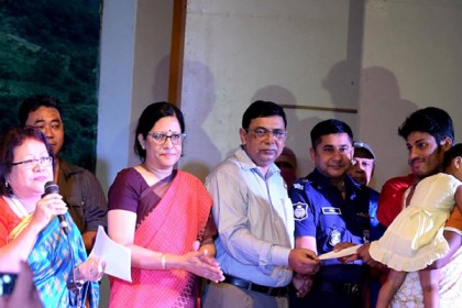 রাঙামাটিতে পাহাড় ধসে ক্ষতিগ্রস্ত নারীদের আর্থিক সহায়তা প্রদান
