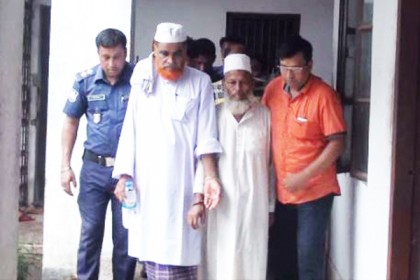 সাতক্ষীরায় জামায়াতের শুরা সদস্যসহ আটক ৫৩