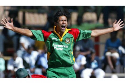 শাহাদাৎ হোসেনের সেই হ্যাটট্রিক