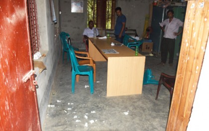 প্রধান শিক্ষককে পেটালেন সহকারি শিক্ষক