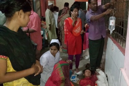 ঠাকুরগাঁওয়ে হোস্টেলের ছাদের কার্নিস ধস, অজ্ঞান হয়ে ২০ ছাত্রী হাসপাতালে