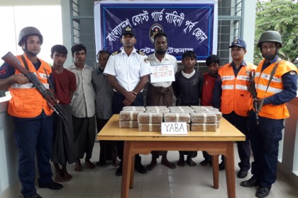 টেকনাফে তিন লাখ ইয়াবাসহ মিয়ানমারের ৬ নাগরিক আটক 