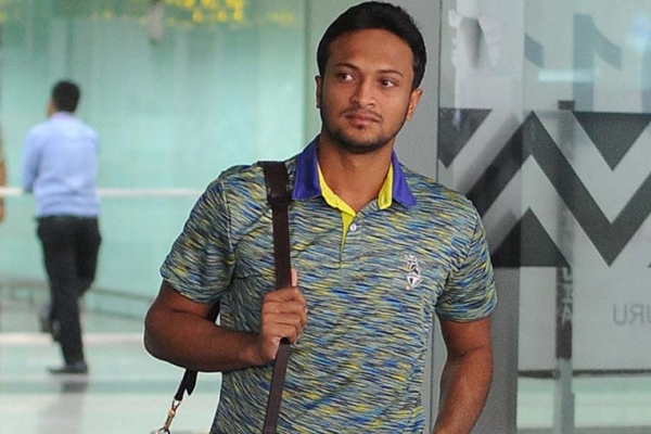 ভিসা পেয়ে রাতেই দেশ ছাড়লেন সাকিব