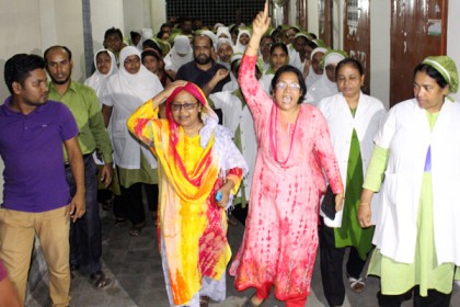 সহকর্মীদের বিক্ষোভের মুখে শেবাচিমের আটক নার্সের মুক্তি 