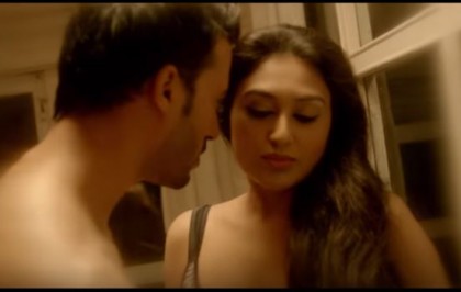 ইউটিউবে ঝড় তুলেছেন কুসুম শিকদার (ভিডিও)