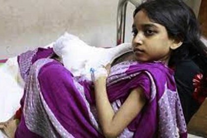 বায়োপসির জন্য অপারেশন থিয়েটারে মুক্তা