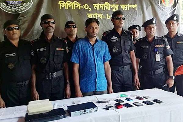 নারীদের আপত্তিকর ভিডিও ধারণের অভিযোগে 'ভুয়া চিকিৎসক' আটক