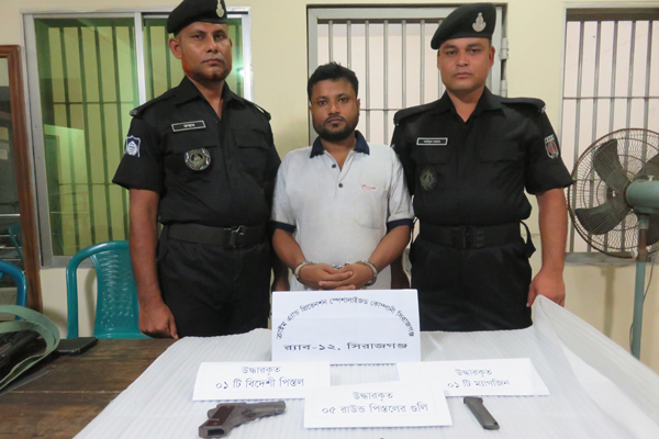 শাহজাদপুরে অস্ত্রসহ সাবেক ইউপি চেয়ারম্যান আটক