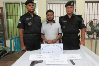 শাহজাদপুরে অস্ত্রসহ সাবেক ইউপি চেয়ারম্যান আটক