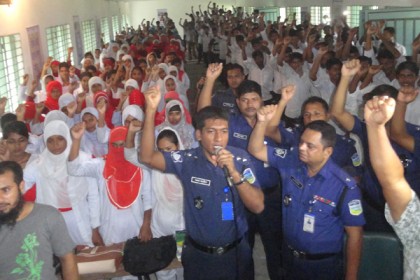 'ত্রিশালে সহস্রাধিক শিক্ষার্থীর মাদক বিরোধী শপথ'