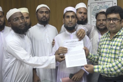 ৭ দফা দাবিতে বরিশালে মাদ্রাসা শিক্ষক সমিতির মানববন্ধন