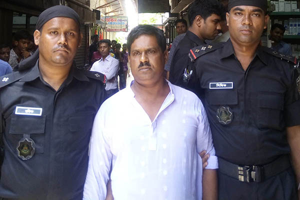ফরিদপুরে আটকের পর ভুয়া ডাক্তারকে ৬ মাসের জেল
