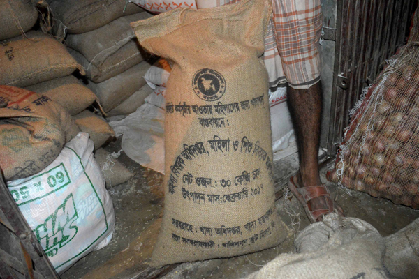 লামায় খোলা বাজারে বিক্রি হচ্ছে ভিজিডি চাল 