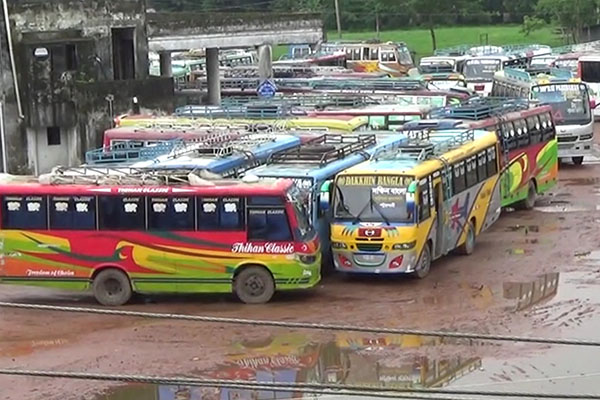 বরিশালের ৩৫টি রুটে বাস ধর্মঘটে ভোগান্তিতে পর্যটকরা
