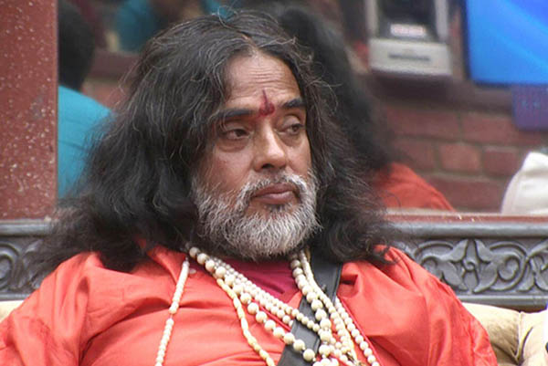 চুরির অভিযোগে গ্রেফতার স্বামী ওম