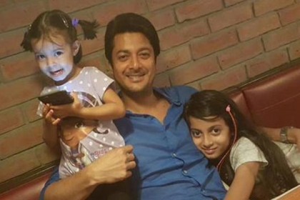 মেয়েকে দেখে কেঁদেছিলেন যীশু!