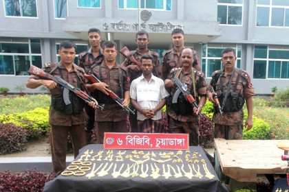 চুয়াডাঙ্গায় কোটি টাকার সোনার গহনা উদ্ধার, আটক ১