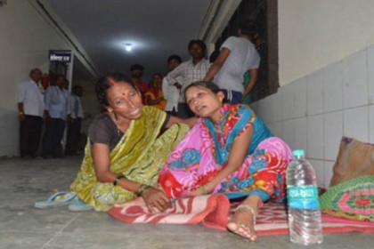 উত্তরপ্রদেশে হাসপাতালে মৃতের সংখ্যা বেড়ে ৬৩