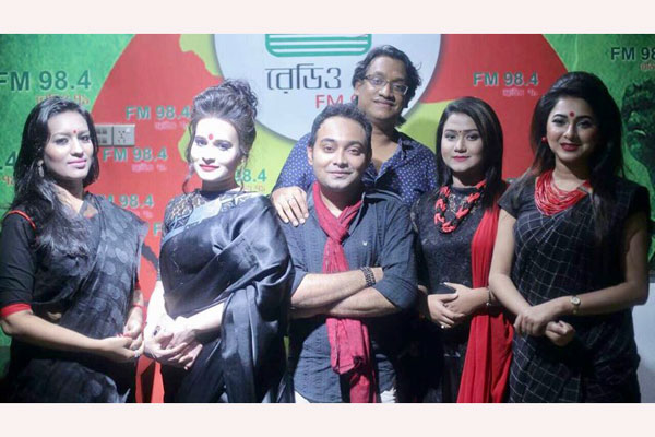 নির্ঝরের পরিকল্পনায় সেই বিখ্যাত গান