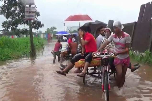 যে কারণে আশুলিয়ায় পানিবন্দি ১৫ হাজার গ্রামবাসী