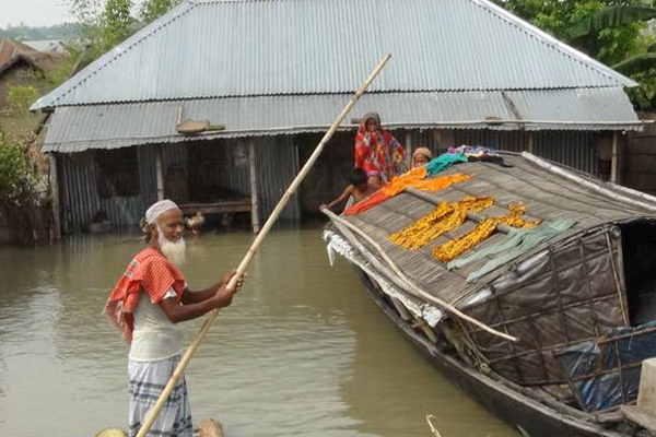 কুড়িগ্রামে বন্যায় প্লাবিত তিন শতাধিক গ্রাম 