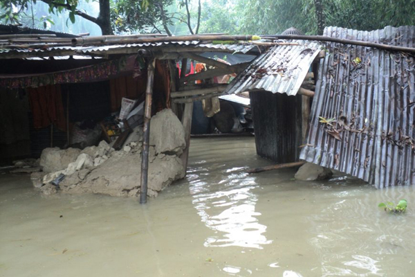 দিনাজপুরের সব নদীর পানি বিপদসীমার উপরে, পানিবন্দি ৫ লাখ মানুষ  