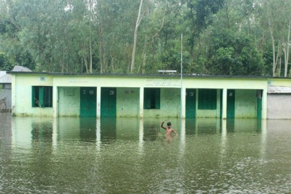 বগুড়ায় বন্যায় ৩ উপজেলার সাড়ে ১৫ হাজার পরিবার ক্ষতিগ্রস্থ