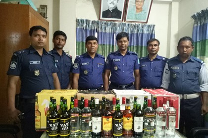সিদ্ধিরগঞ্জে বিপুল পরিমাণ বিদেশী মদসহ মাইক্রোবাস আটক