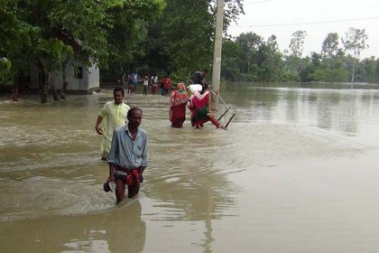 জামালপুরে বন্যা পরিস্থিতির আরও অবনতি, পানিবন্দী লক্ষাধিক মানুষ
