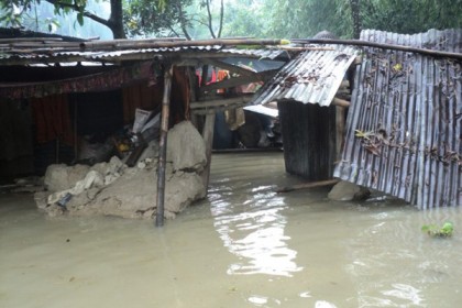 দিনাজপুরের সব নদীর পানি বিপদসীমার উপরে, পানিবন্দি ৫ লাখ মানুষ  
