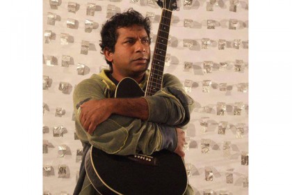গান গেয়েছেন মোশাররফ করিম (ভিডিও)