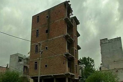 ধর্ষণের পর চারতলা থেকে ছুড়ে ফেলা হলো নারীকে