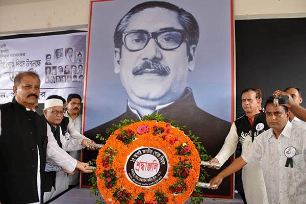 জামালপুরে ৩ শতাধিক পয়েন্টে দুস্থদের মাঝে খাবার বিতরণ
