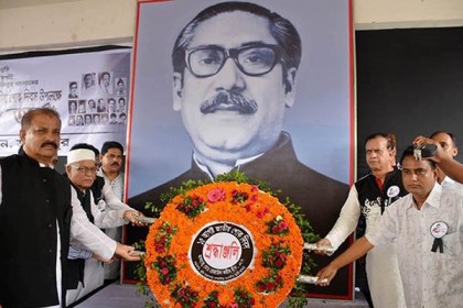 জামালপুরে ৩ শতাধিক পয়েন্টে দুস্থদের মাঝে খাবার বিতরণ
